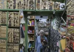 Surga Kancing Desainer Tersembunyi di Mayestik: Kisah Toko Kecil Penuh Kilau Material Unik