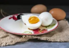 Perdebatan Telur Rebus: Setengah Matang vs Matang, Mana Pilihan Paling Sehat?