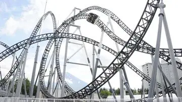 Momen Mencekam: Roller Coaster Berusia Seabad Berhenti Mendadak di Ketinggian, Penumpang Dievakuasi