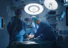 Kemenkes Dorong Implementasi Robot Bedah Berbasis AI, Dokter Tetap Kendalikan Keputusan