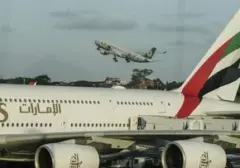Terjebak 17 Jam di Udara: Badai dan AC Mati Buat Penumpang Emirates Alami Penderitaan