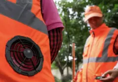 Inovasi Rompi Berpendingin Udara untuk "Pasukan Oranye" Tingkatkan Kenyamanan Kerja di Bawah Terik Matahari