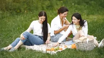 1 Agustus: Bukan Sekadar Tanggal, Tapi Momen Rayakan "National Girlfriends Day"