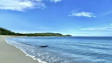 Menjelajahi Keindahan 4 Pantai Ikonik Tanjung Lesung: Surga Air hingga Pemandangan Matahari Terbit Memukau
