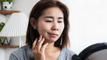 Kenali Perbedaan Wajah Lumpuh: Bell's Palsy vs. Stroke