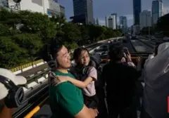 Jelajahi Jakarta dengan Pemandangan Baru: Mengenal 4 Rute Bus Wisata Open Top Transjakarta