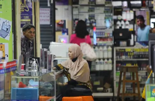 Prediksi Suram 2026: Pasar Komputer Lesu, Pedagang Laptop Terancam Gulung Tikar