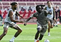 Aston Villa 'Dibakar' Semangat Latihan di GBK Jelang Duel Indonesia All Stars