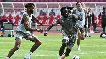 Aston Villa 'Dibakar' Semangat Latihan di GBK Jelang Duel Indonesia All Stars
