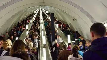Menyelami Bumi: 10 Stasiun Metro Terdalam yang Memukau Dunia