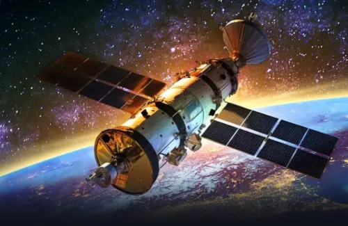 Proliferasi Satelit Mengancam Bumi: Ancaman Tabrakan dan Sampah Antariksa Meningkat