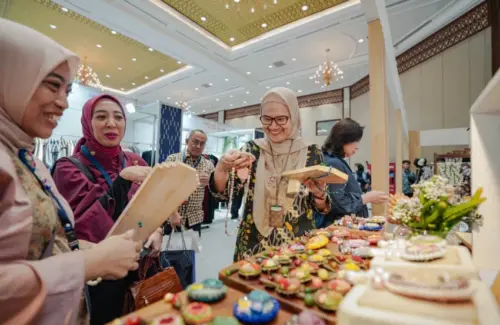 UMKM Binaan Pertamina Patra Niaga Curi Perhatian di Indonesia Fashion Week 2026 dengan Produk Inovatif