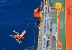 Kapal Pertamina MT Transko Sigap Evakuasi 17 Korban Kebakaran KMP Mutiara Sentosa 2