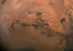 Meteorit Mars Membawa Kejutan: Ditemukan Batuan Kaya Garnet Merah