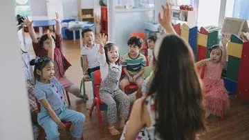 Mengamati Tumbuh Kembang: 7 Tanda Anak Mulai Mandiri yang Layak Dapat Apresiasi