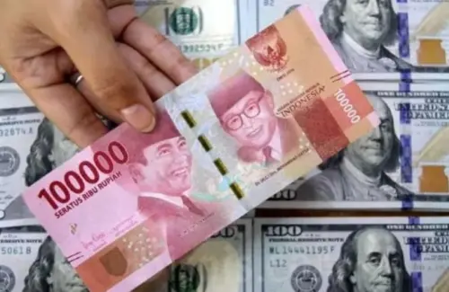 Rupiah Tertekan, Ditutup Melemah ke Rp18.027 per Dolar AS Sore Ini