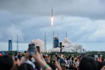 China Perkuat Konektivitas Internet Global dengan Ratusan Satelit Baru