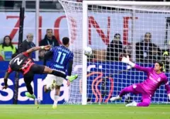 AC Milan dan Inter Milan Berbagi Angka 1-1 dalam Laga Pramusim di Perth, Penghormatan untuk Franco Baresi Mengawali