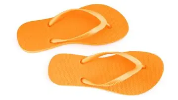 Sandal Jepit Dilarang di Pesawat? Ini Alasan Keamanan yang Jarang Diketahui