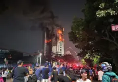 Kebakaran Melanda Bapenda DKI Tengah Malam, Petugas Berjuang Padamkan Api Lebih dari 4 Jam