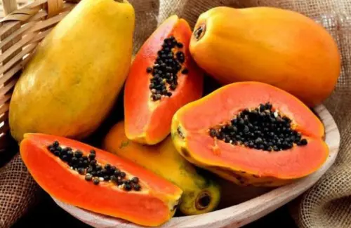 Waspada Kombinasi Maut: 10 Makanan yang Sebaiknya Dihindari Bersama Pepaya