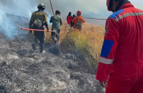 Api Membara di Bromo Loncati Lautan Pasir, Aktivitas Vulkanik Meningkat Picu Kekhawatiran