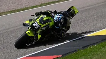Fernandez Raih Kemenangan Sensasional di MotoGP Inggris 2026, Martin Tempel Ketat
