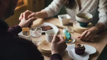 7 Sinyal Anda Terlalu Mengalah dalam Hubungan: Kenali Tanda Bahaya dalam Hubungan Romantis