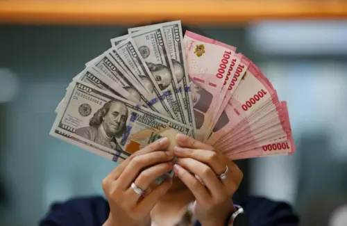 Rupiah Menguat Tajam, Jauhi Jarak Rp18.000 per Dolar AS