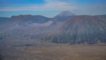 Kebakaran Hebat Landa Bromo, Destinasi Wisata Ditutup Total Demi Keamanan