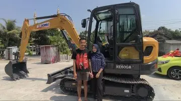 Unik dan Viral: Eskavator Jadi Mahar Pernikahan di Grobogan, Pengantin Pria Ungkap Alasannya