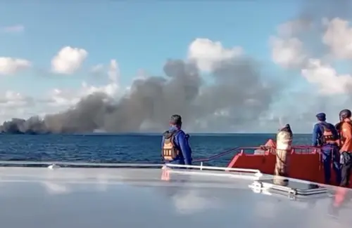 Tragedi di Selat Lombok: Kapal Putri Yasmin Terbakar, Satu Penumpang Tewas