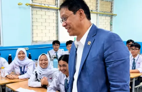 Evaluasi Bright Panel di Sekolah, Pemerintah Siapkan Anggaran untuk Tingkatkan Efektivitas Pembelajaran
