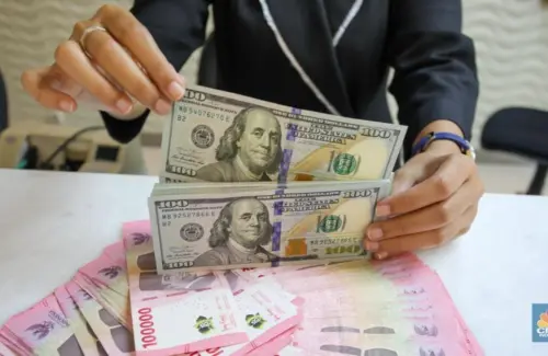 Rupiah Tertekan, Dolar AS Menguat Tajam ke Rp17.865