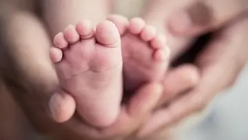 Sentuhan Kulit Ibu dengan Bayi Baru Lahir: Kunci Pencegahan Depresi Postpartum Menurut Studi Terbaru