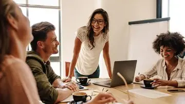 Bukan Sekadar Gaji, Ini 4 Faktor Kunci yang Bikin Karyawan Betah di Kantor