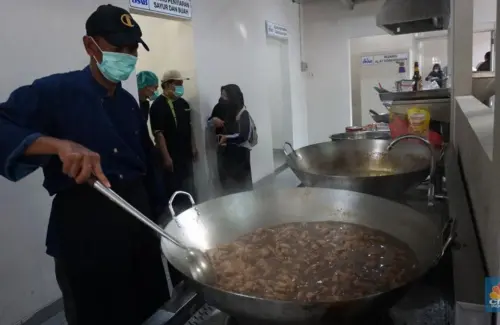 Nasib Ribuan Dapur MBG Terancam: 504 Telah Ditutup, Ratusan Ribu Lainnya Menunggu Keputusan