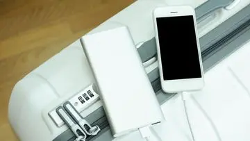 Mengapa Power Bank Dilarang di Bagasi Pesawat? Ini Alasan Keamanan yang Perlu Anda Ketahui