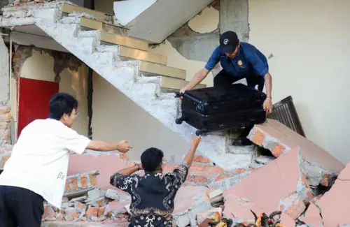 NTT Diguncang 37 Gempa Susulan, Warga Panik Terus Berdatangan
