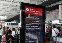 Abu Vulkanik Ganggu Penerbangan, Ribuan Penumpang Terlantar di Bandara