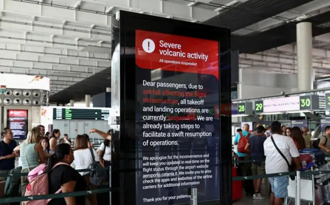 Abu Vulkanik Ganggu Penerbangan, Ribuan Penumpang Terlantar di Bandara