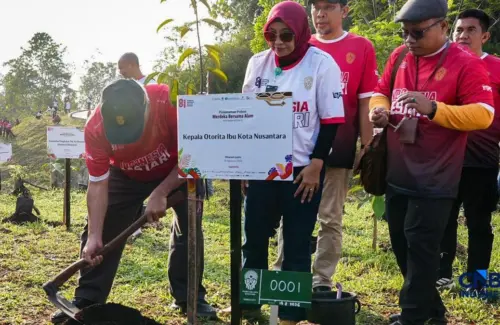 Menteri Basuki Bersama Ribuan Peserta Pecahkan Rekor MURI Tanam 1.708 Pohon di IKN