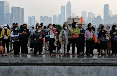 Refleksi HUT ke-81 RI: Kelas Menengah Terhimpit, Berjuang di Tengah Beban Ekonomi yang Berat
