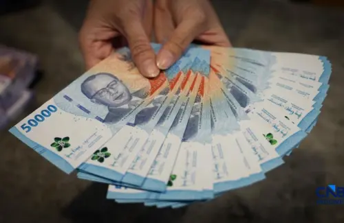 Perputaran Uang Agustus Melonjak: Benarkah Dompet Rakyat Tebal?