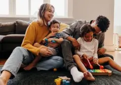 10 Tanda Anak Bahagia: Cerminan Keberhasilan Kasih Sayang Orang Tua