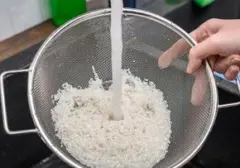Mitos atau Fakta: Beras Dicuci Berkali-kali Membuat Nasi Lebih Pulen?