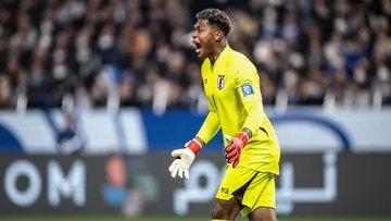 Zion Suzuki Pecahkan Rekor Asia di Aston Villa