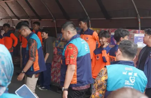 Kolaborasi BKI dan IDSurvey Salurkan Bantuan Kesehatan dan Pakaian untuk Warga NTT