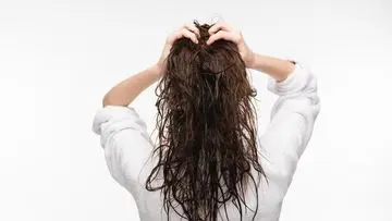 Perubahan Tekstur Rambut yang Tiba-tiba: Mitos dan Fakta di Balik Rambut Keriting Mendadak