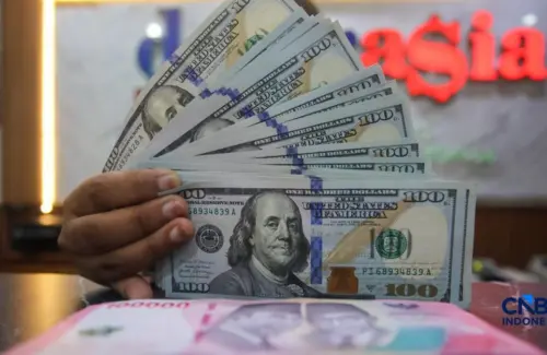 Rupiah Menguat Tipis Terhadap Dolar AS di Pembukaan Pasar, Tembus Rp17.720